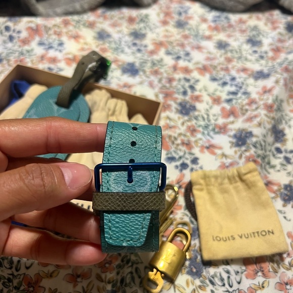 Luggage tags and set of padlocks - Picture 3 of 3